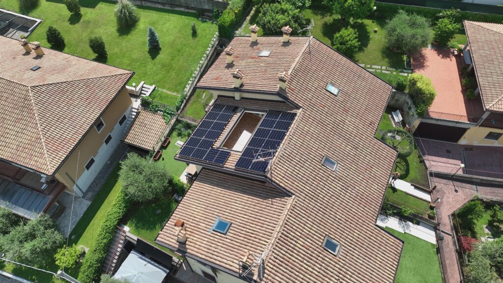 Fotovoltaico con accumulo Tesla: vantaggi e soluzioni per la casa
