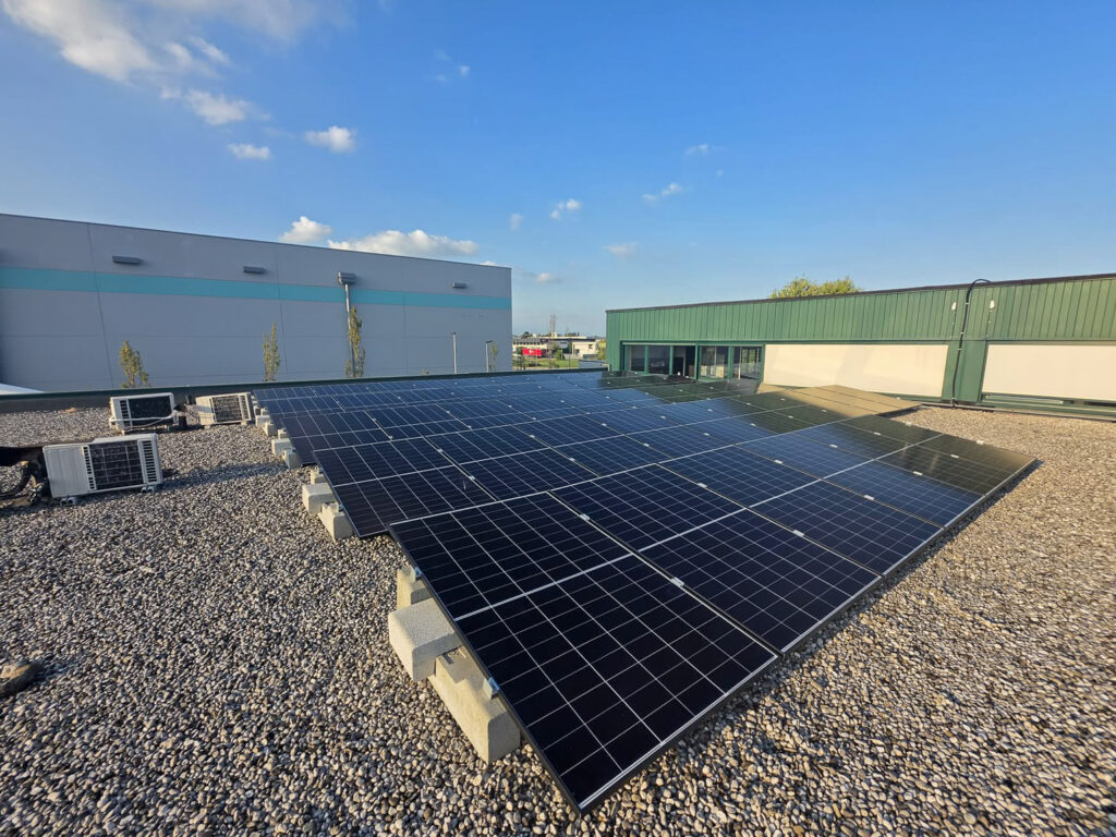 Impianto fotovoltaico su tetto piano con zavorre Sun Ballast Connect